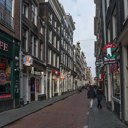 Redlight District Private Smokers Friendly *