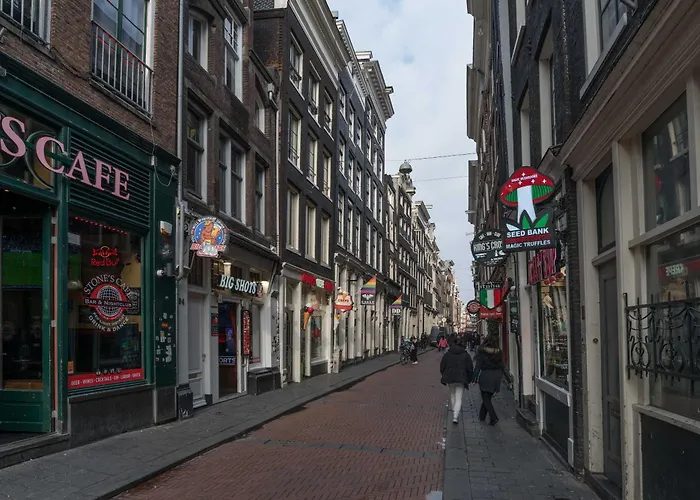 Redlight District Private Smokers Friendly *