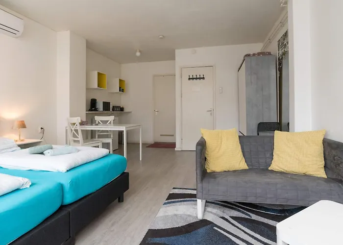 Redlight District Private Smokers Friendly *